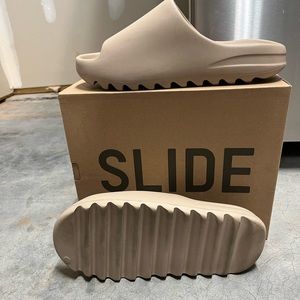Yeezy Slide ‘Pure’ Colorway